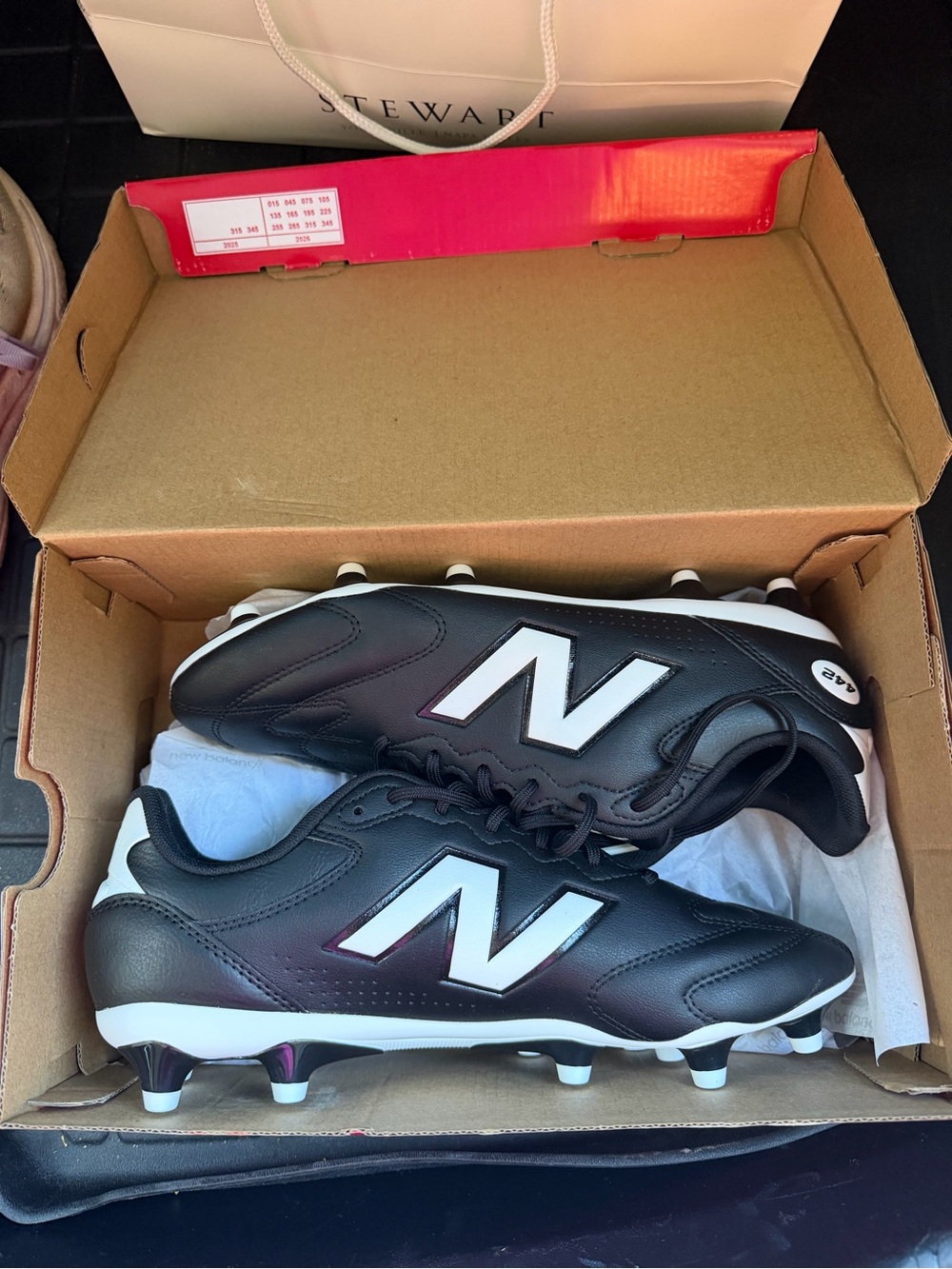 New Balance Men's Black and White Soccer Cleats SIZE MEN 9.5